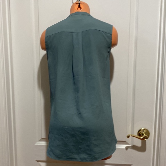 H&M Soft Sage Green Preacher Collar Plunge V Slit Neck Sleeveless Top Size 4 EUC - Picture 5 of 10
